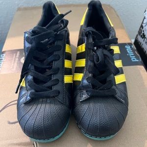OBO Vintage Adidas Superstar for kids or anyone who fits into a 5Y